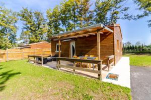 Un jardín fuera de Gite 3 de l'Orée du Bois