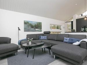 Khu vực ghế ngồi tại 10 person holiday home in Jerup +17 ảnh