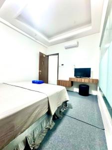 TV a/nebo společenská místnost v ubytování Hotel & Massage HƯƠNG GIANG 3