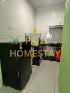 Dapur atau dapur kecil di FAIZ HOMESTAY +4 gambar