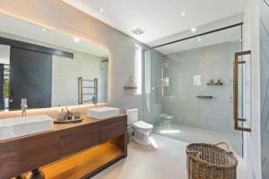 Photo de la galerie de l'établissement The R Villa Cereme - Luxury Stay in Nature, à Tegalalang