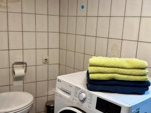 a stack of towels sitting on top of a washing machine at Rhaunen Gasthaus in Rhaunen