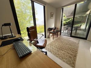 an office with a desk with a keyboard and a window at VILLA PINECOVE - Vacation STAY 24656v in Kamogawa +13 photos