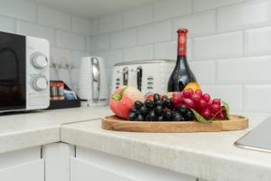 Η κουζίνα ή μικρή κουζίνα στο Open Mind Property - Cozy 4BR Flat & HotTub, Bognor