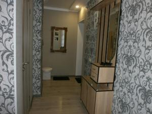 a hallway with a dresser and a mirror in a room at Однокімна квартира в центрі міста in Myrhorod +1 photo