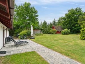 Zahrada ubytování Holiday Home Merita - 1-1km from the sea by Interhome