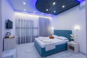 a bedroom with a large bed in a room at APART-HOTEL PRESiDENT 2 in Ulcinj