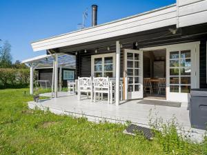 Aed väljaspool majutusasutust Holiday Home Lamberthus - 600m from the sea by Interhome