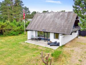 Κήπος έξω από το Holiday Home Wiger - 150m from the sea by Interhome