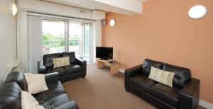 The lounge or bar area at Victoria Mills Apartments - UCC Summer Beds