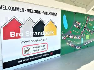 BroにあるHoliday Home Matleena - 200m from the sea by Interhomeの店内のブロスタンダードマークの看板