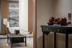 Imagen de la galería de Floral Luxury Hengdian Jiuqilu B&B, en Longfengshan 103 fotos más