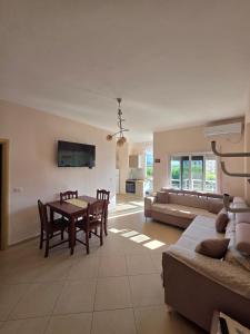 Televiisor ja/või meelelahutuskeskus majutusasutuses At Konan's