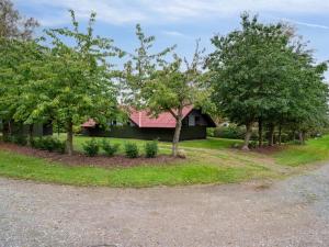 Zahrada ubytování Holiday Home Elisej - 100m from the sea by Interhome