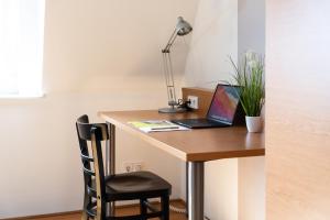 Fotografie z fotogalerie ubytování Hotel CampusZwei Komfortable Doppelzimmer & Apartments mit Küche Zentral in Ludwigsburg ideal für Business & Langzeitaufenthalte optional mit Frühstück 24h Check in v destinaci Ludwigsburg