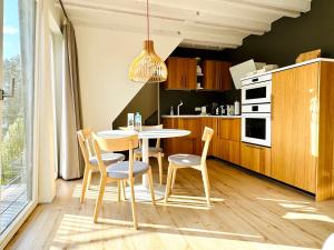 a kitchen with a table and chairs in a room at KajüteSieben in Sankt Peter-Ording