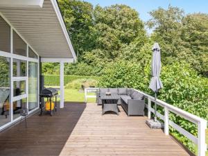Κήπος έξω από το Holiday Home Darja - 300m from the sea by Interhome