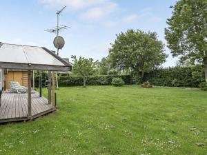 Κήπος έξω από το Holiday Home Virpi - 400m from the sea by Interhome