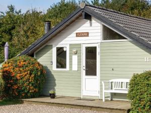 Το κτήριο όπου στεγάζεται  η παραθεριστική κατοικία +22 φωτογραφίες