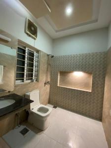 Ένα μπάνιο στο Zainab Lodges