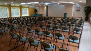 a large room with chairs and a stage in the middle at Hotel w Dobieszkowie in Stryków