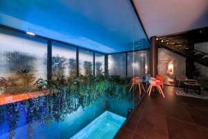 Πισίνα στο ή κοντά στο Evening Spa Package 9pm to Noon +17 φωτογραφίες