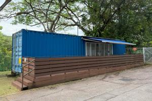 Fotografie z fotogalerie ubytování Shipping Container Hotel at Haw Par Villa GoogleMap Address 27 Zehnder Road Taxi and cars can only enter via Zehnder Road v Singapuru