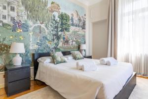 a bedroom with a large bed with towels on it at Villa Barbarano - villa privata con accesso al lago in Montecucco