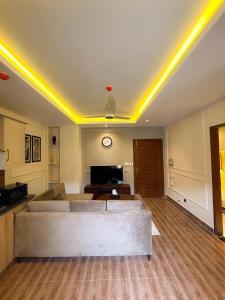 Μια τηλεόραση ή/και κέντρο ψυχαγωγίας στο AMB Luxury Apartment
