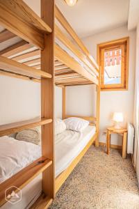 a bunk bed room with two bunk beds at Résidence La Combe I - Appartement spacieux proche de la base de loisirs avec une vue dégagée MAE-0843 in Aussois