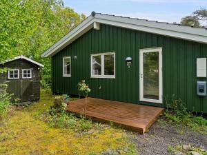 Un jardín fuera de Holiday Home Arkil - 150m from the sea by Interhome