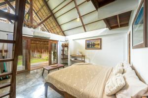 a bedroom with a bed in a room at Libertad Surf Villa in General Luna