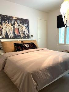 Postel nebo postele na pokoji v ubytování Tunnelmallinen paritalo saunalla 6 hengelle