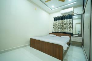 Voodi või voodid majutusasutuse 2BHK 101 in the heart of Hyd AIG, continental IKEA toas