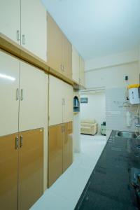 Köök või kööginurk majutusasutuses 2BHK 101 in the heart of Hyd AIG, continental IKEA