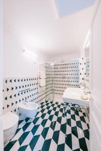 a bathroom with two toilets and a checkered floor at Residenza Dea Amalfi in Amalfi