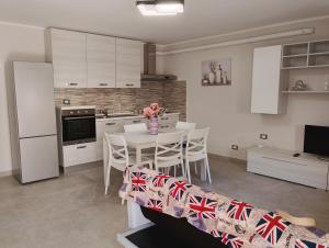 a kitchen and dining room with a table and chairs at Casa Vacanze Giulietta in Vasanello