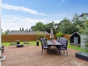 En have udenfor Holiday Home Maritha - 400m from the sea by Interhome