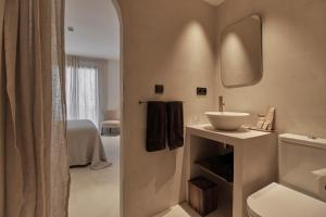 Ένα μπάνιο στο Hotel Avenida +64 φωτογραφίες