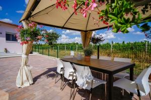 Κήπος έξω από το Residenza "Rosè del Garda"