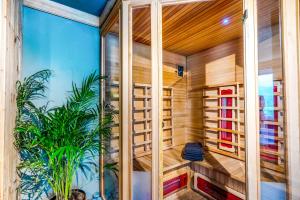 a room with a ladder and a plant in it at Wieler Wellness Huuske with private sauna in Spaubeek