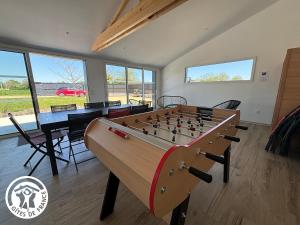 a living room with a pool table and a table at Gîte La Féneraie in La Roche-sur-Yon