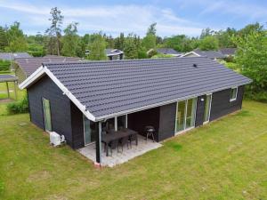 an overhead view of a black house with a grill at Holiday Home Dorreth - 3-2km from the sea by Interhome in Eskebjerg