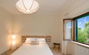 Ένα ή περισσότερα κρεβάτια σε δωμάτιο στο Fronte Mare Suite & Terrazza