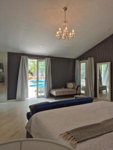 Ένα ή περισσότερα κρεβάτια σε δωμάτιο στο 5 BR Villa w Huge Pool 10 min SJU Airport