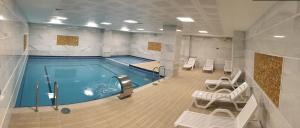 Бассейн в YZE Pırlanta Hotel или поблизости
