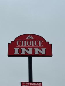 a close up of a choice inn sign at Choice Inn in Clovis