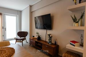 Μια τηλεόραση ή/και κέντρο ψυχαγωγίας στο Meliora