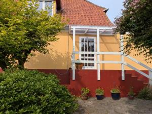 Το κτήριο όπου στεγάζεται  η παραθεριστική κατοικία