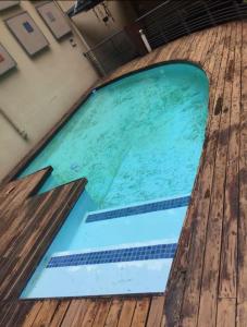 Swimmingpoolen hos eller tæt på Modern Bachelor